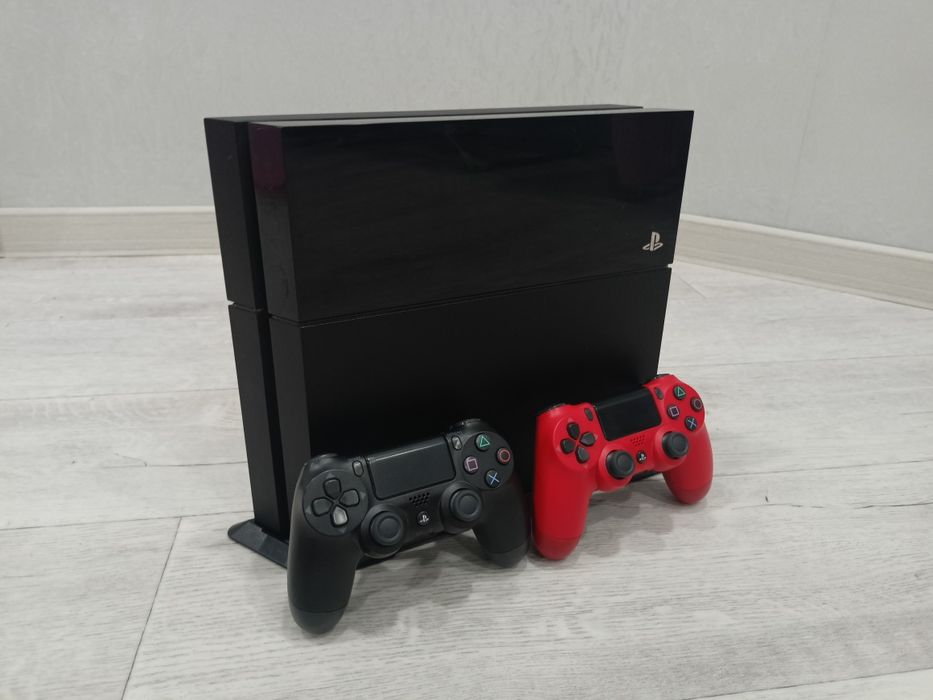 Продам PlayStation 4