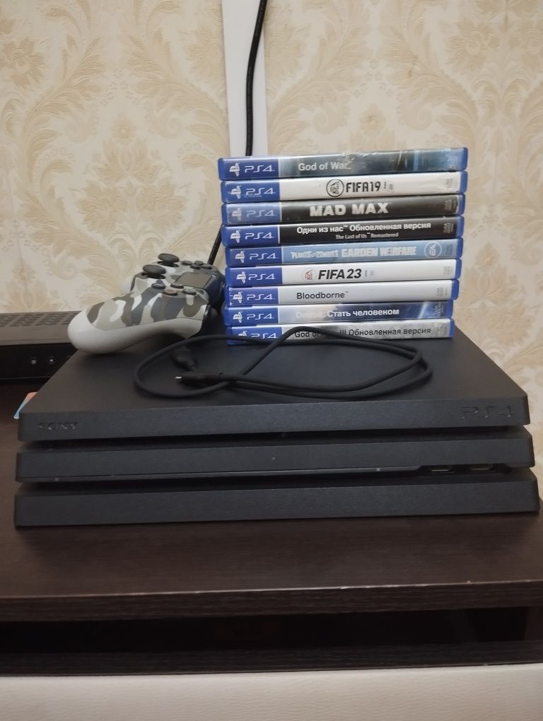 Ps4 Pro Б/У с играми в комплекте СРОЧНО