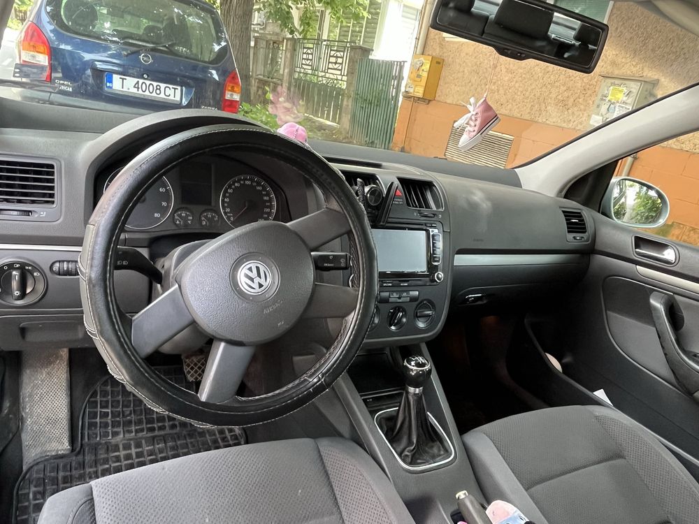 Golf 5  1.6 fsi.