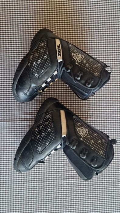 Сноуборд обувки 235 мм отговарят на 37 номер