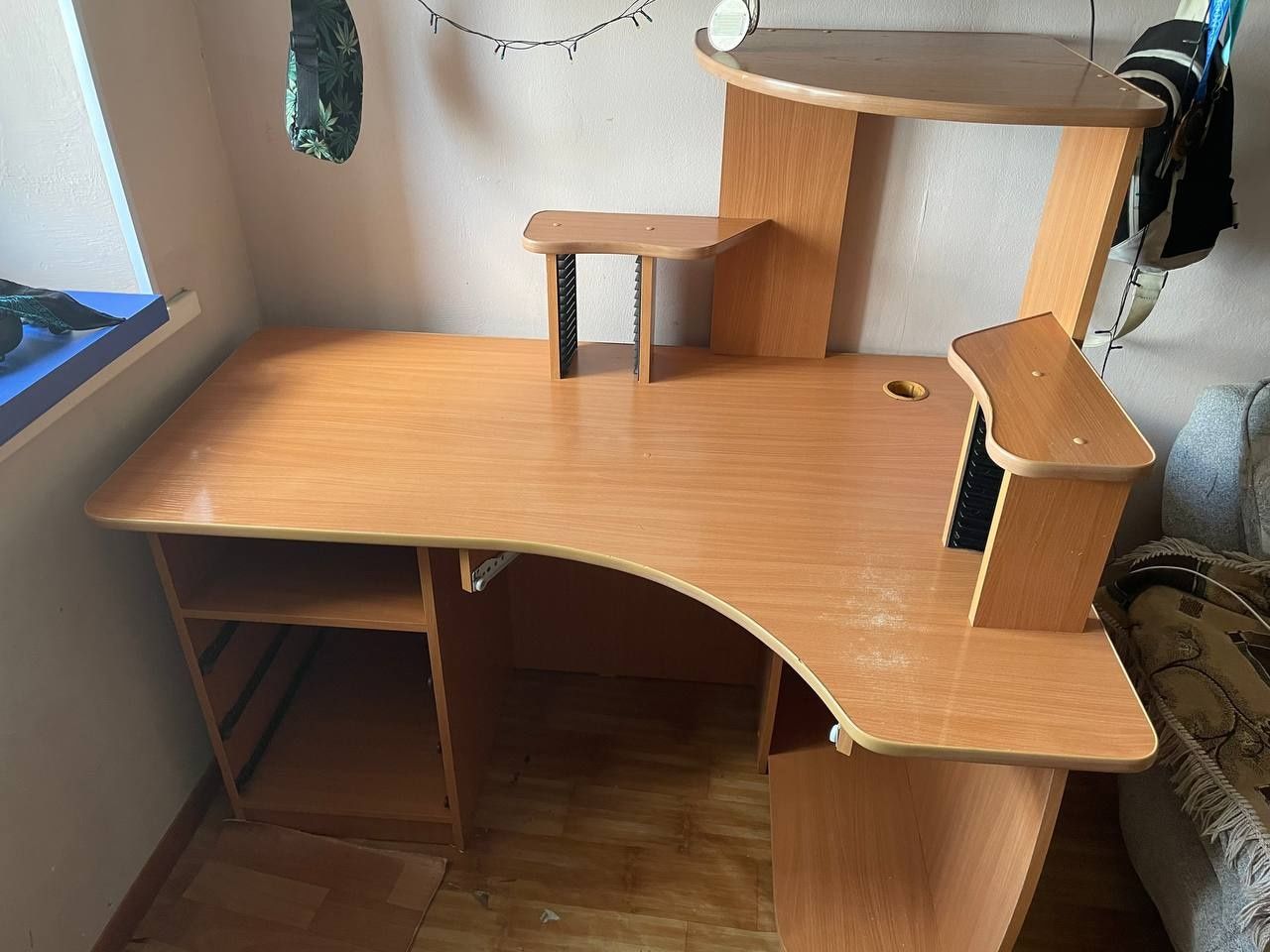 Стол компьютерный