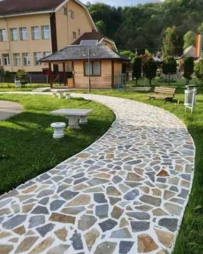 Transformă-ți Curtea cu Piatra Naturală de Munte – Calitate Premium