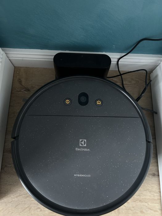Aspirtaor robot -NOU (1600 lei in magazin ) Electrolux 600