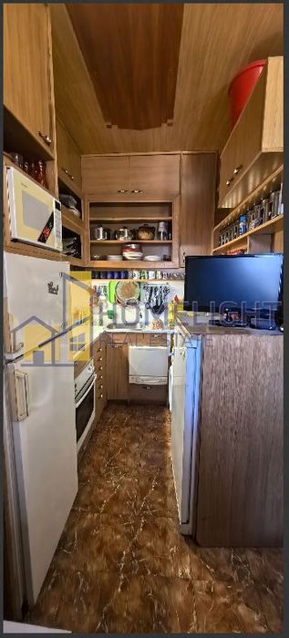 Тристаен апартамент в кв. Център