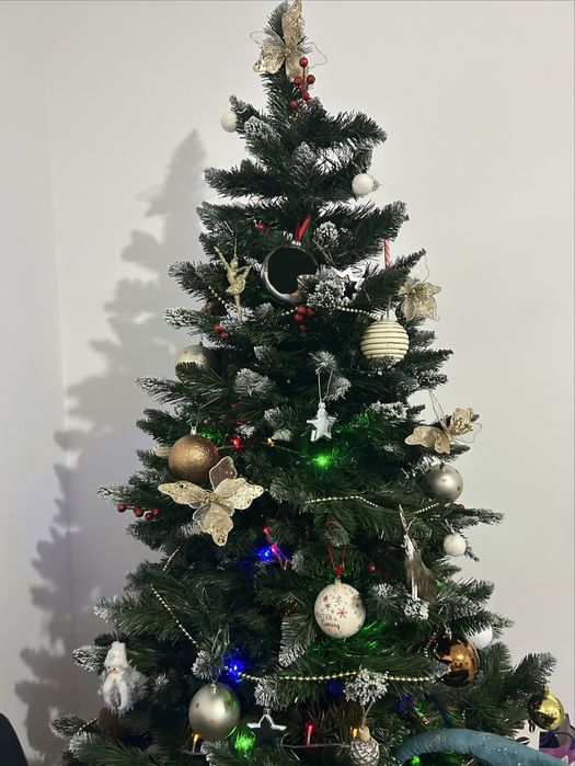 Brad Craciun cu merisoare, zapada falsa fara decoartiuni incluse,180cm
