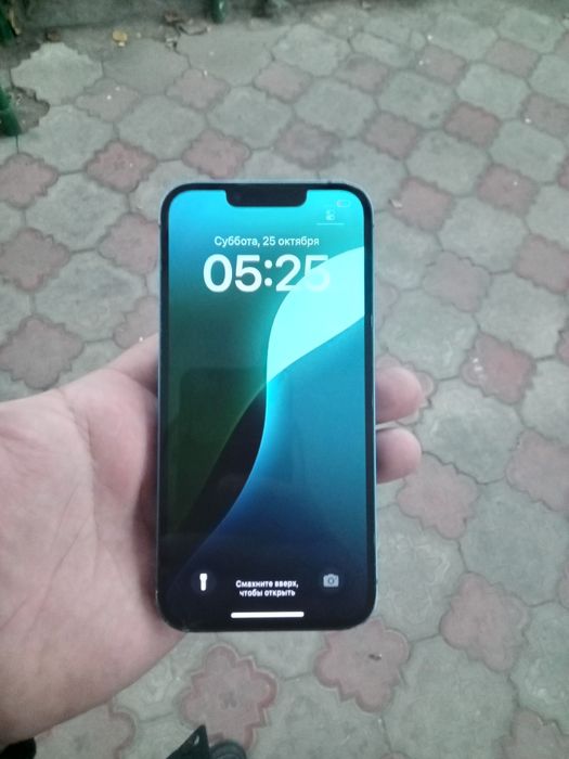 Продам телефон IPhone 13 память 128гб