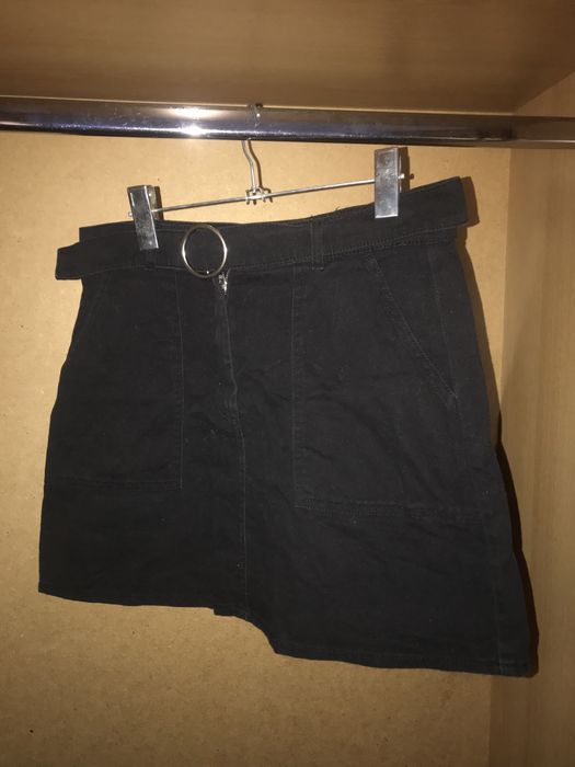 Fustă neagră,purtată,dar în stare foarte bună