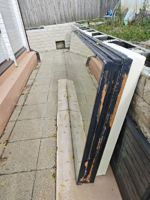 Vand 3 Geamuri Tripan cu defecte minore