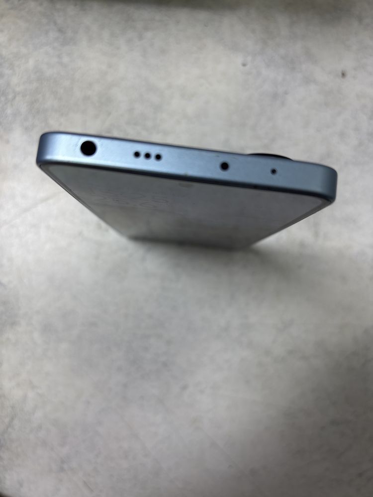 Redmi not 13 . 128 gigabayt 3-oy ishlatilgan zarar yetgan joyi yoq