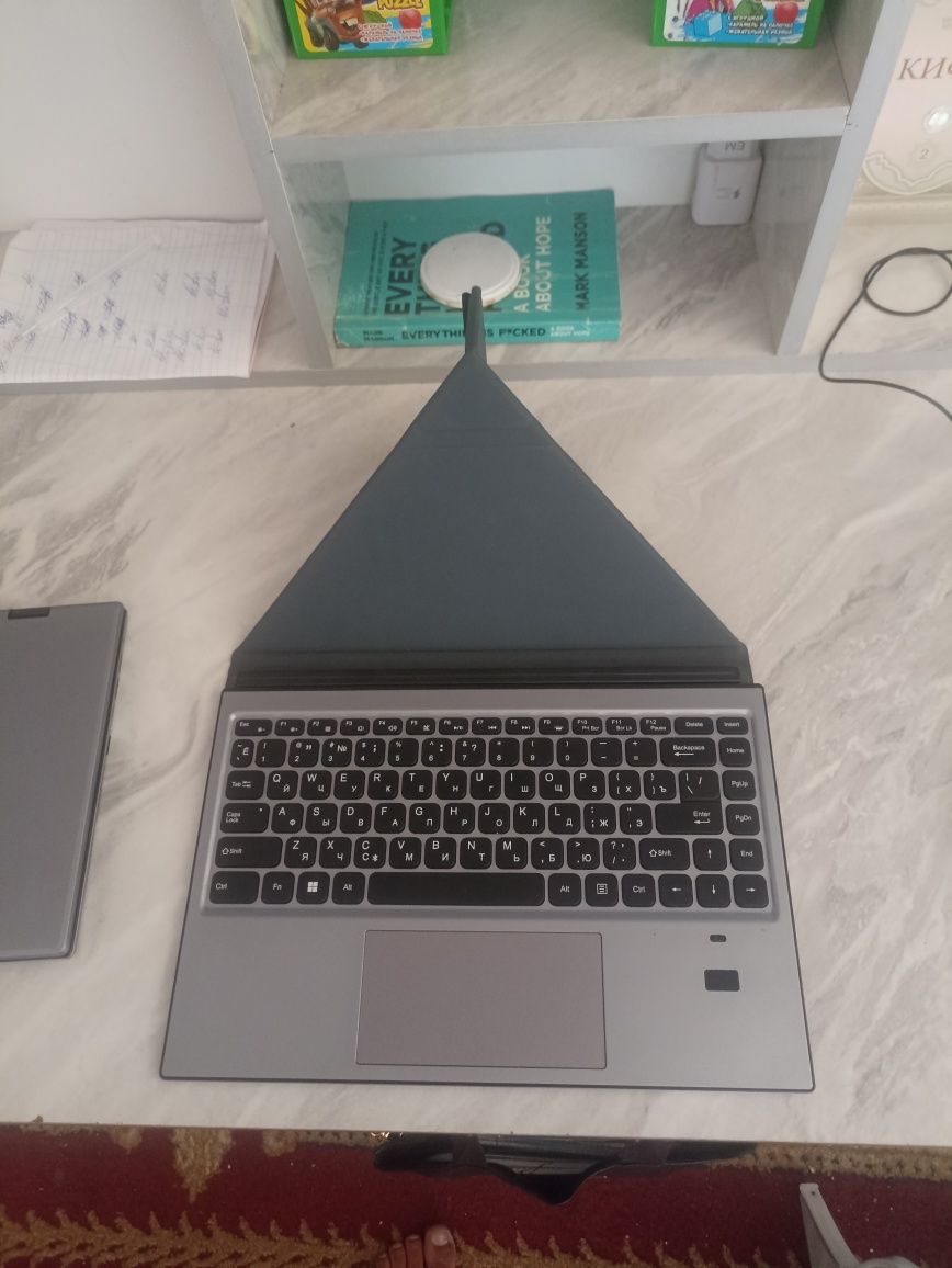 Lion dual touch screen notebook Sotiladi!
