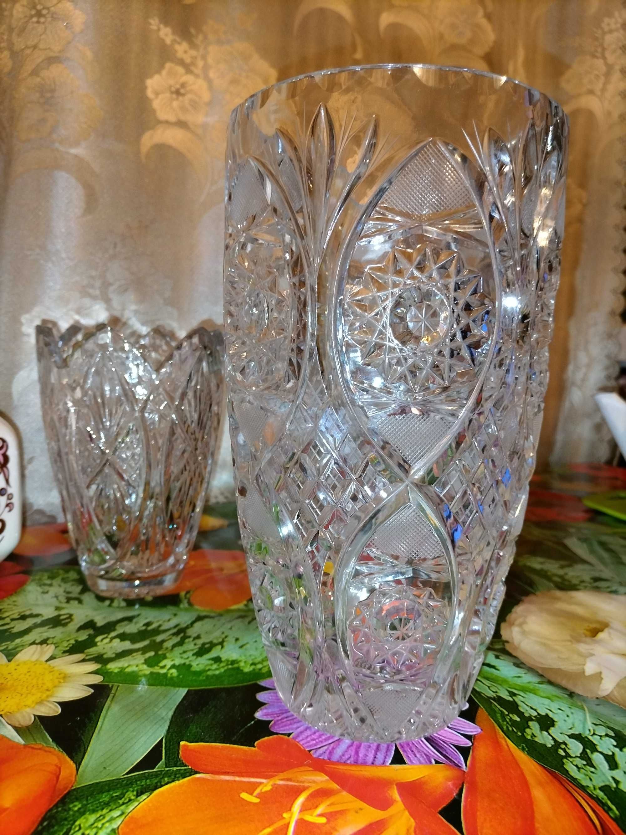 Продам красивые хрустальные вазы и графин для вина