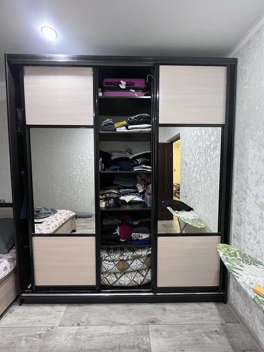 Шкаф большой для спальни