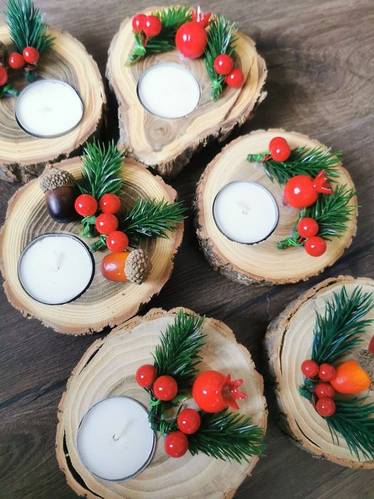 Коледни свещи с дървена подложка