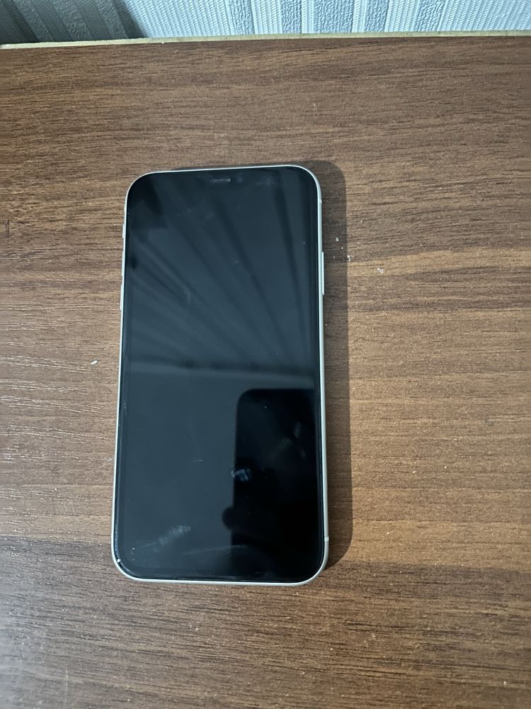 Продаю Apple IPhone 11