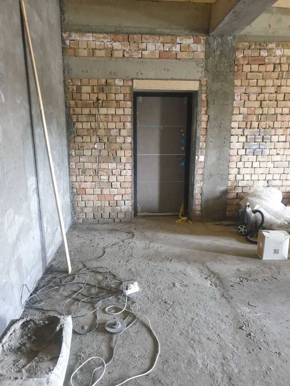 Срочно продаю новостройку  в Центр Луначарском 3х комнатная (157)