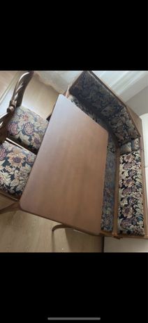 Угловой диван со столом