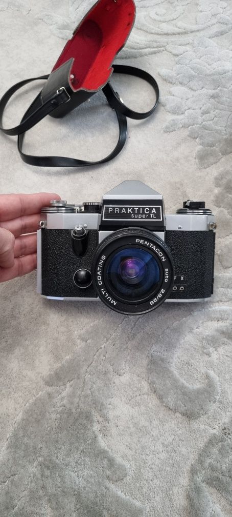 Aparat foto cu filmPraktica Super TL cu Pentacon si Canon AV 1