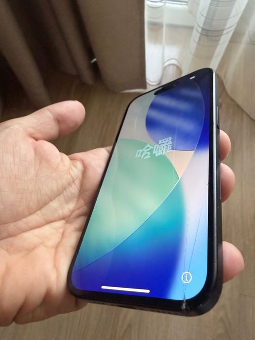 iPhone 15 - пукнато стъкло