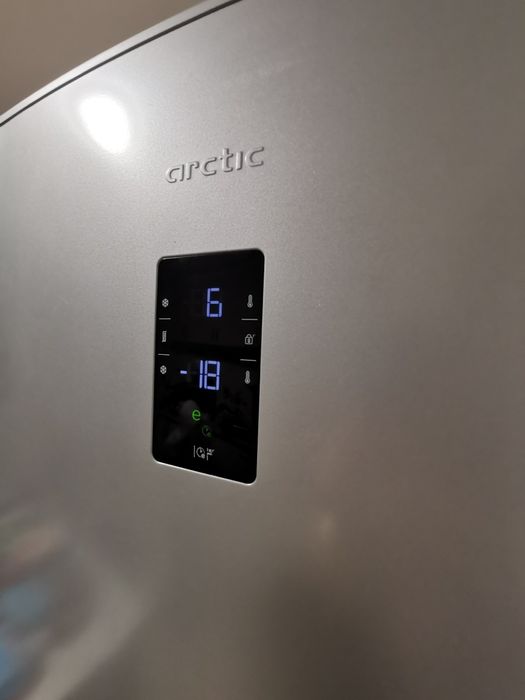 Vand combină frigorifică Arctic stare perfectă functionare