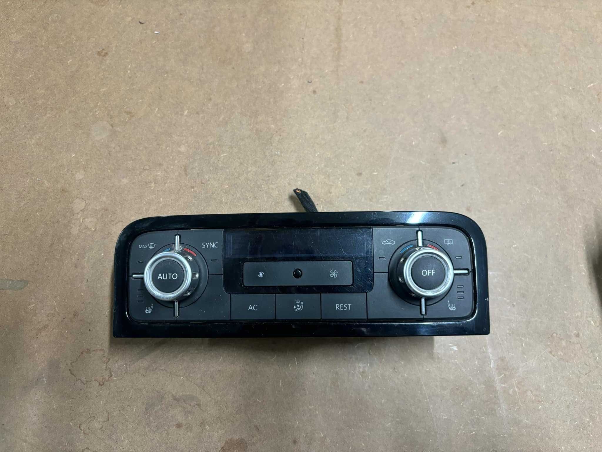 Panou clima VW Touareg 7p 2011-2014