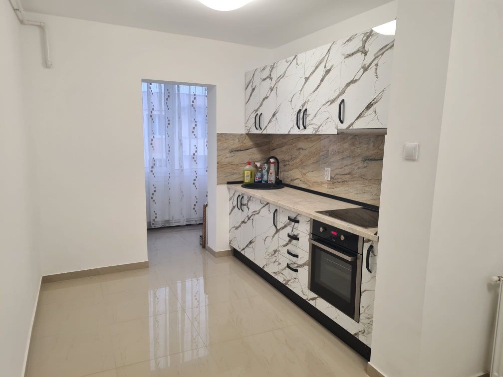 Vand apartament ultracentral cu 2 camere