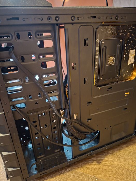 Vând pc gaming gtx1660 ryzen 5 2400g 8gb ram 2t hdd (preț fix)