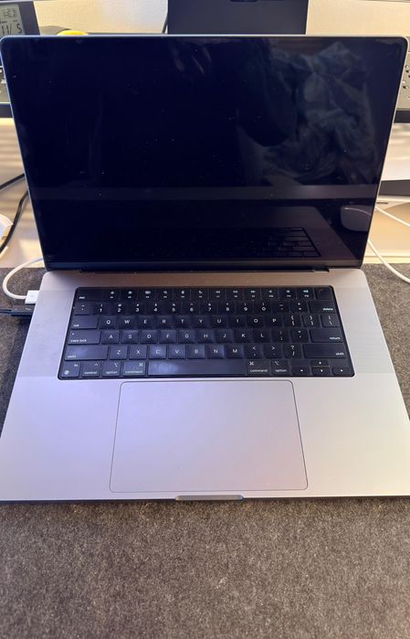 Macbook M1 Max 16''  1 TB, 32 GB RAM