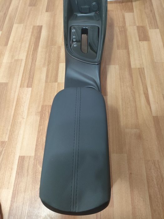 Подлокотник на кобальт новый