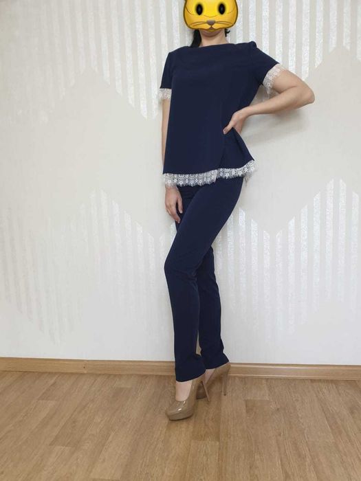 Брючный костюм 42 размера