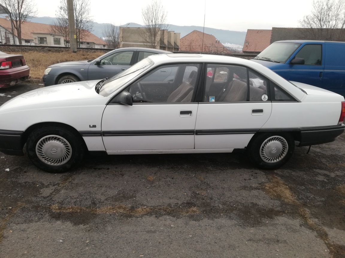 Opel omega an 1988 33ani inm 2500 euro