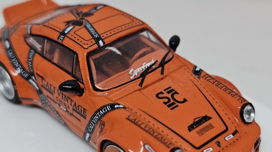 Porsche RWB 993 macheta auto premium 1:64 rasina TPC full box