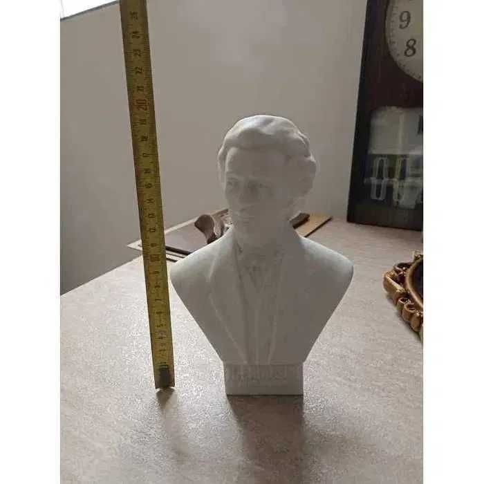 Bust Mihai Eminescu