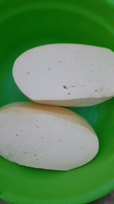 Caș și brânză de vacă