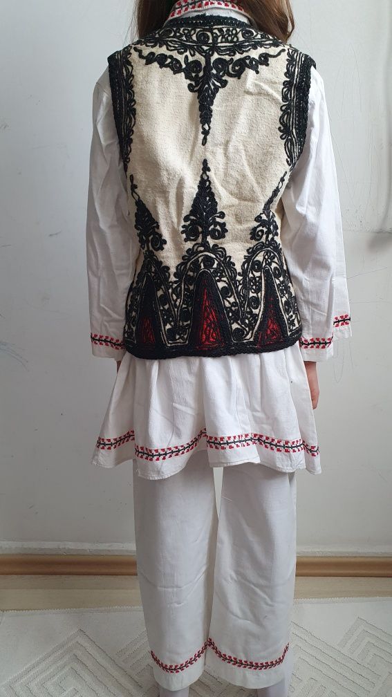 Costum/port popular (camasa, pantalon/itarii, vesta) pentru copii