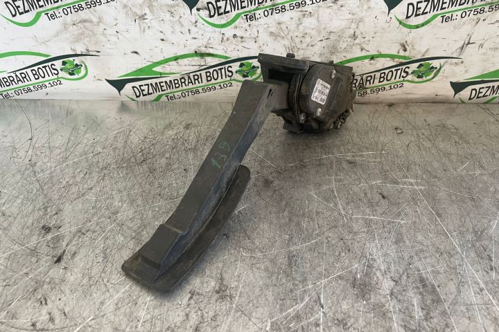 Pedala acceleratie 8200 386 506 Fiat Punto a 2-a generatie