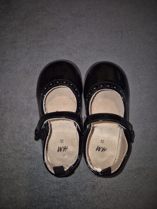 Vând pantofiori H&M, purtați in interior, mărime 22, în stare bună