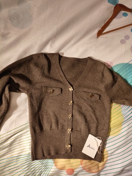 Bluză eleganta cu detalii aurii și sclipici fin