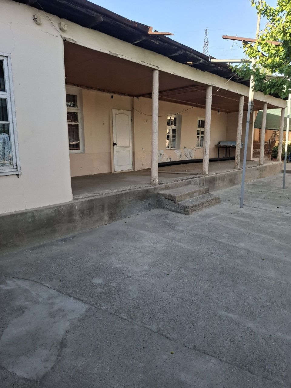 Qibray tumani Chinoboda uy sotiladi
