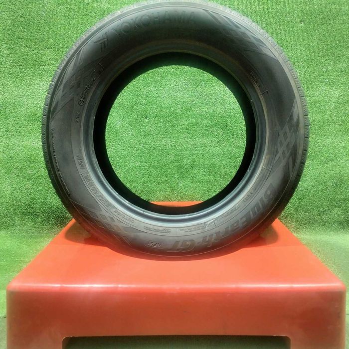 Шинa летний 215/60R16 Yokohama Bluearth GT AE51 1 штук