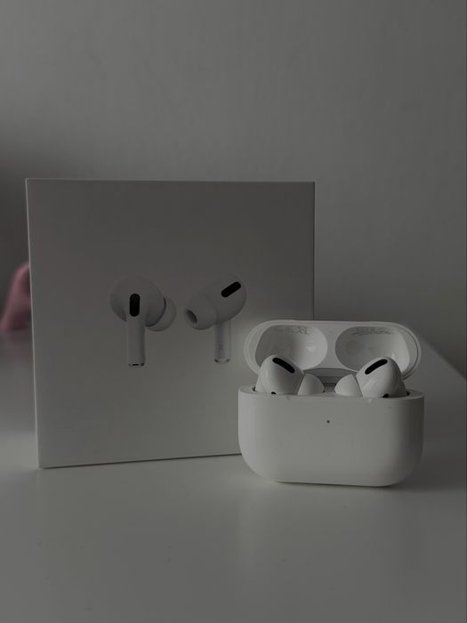 Vând Airpods Pro (Magsafe Charging Case)