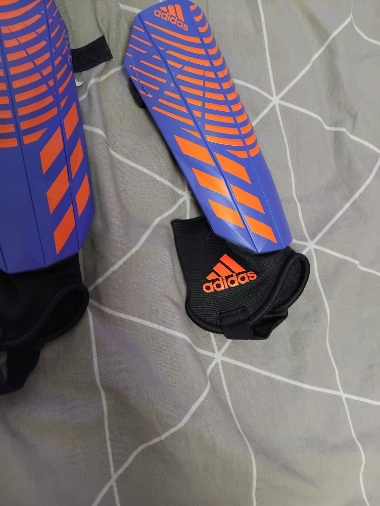 Продавам кори за футбол на adidas predator.