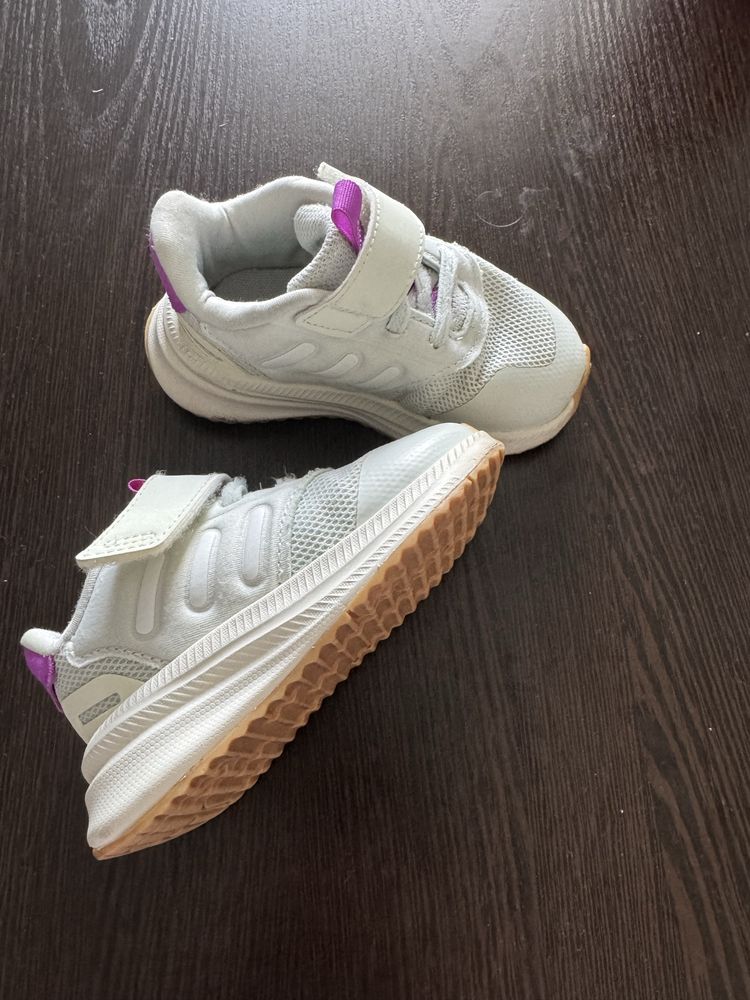 Кроссовкти детские adidas на девочку