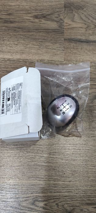 Продавам сребърна топка за скоростен лост за FORD 5-speed