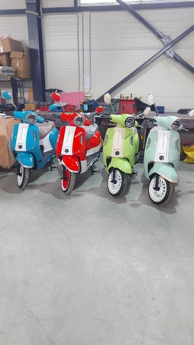 Scuter Breckner Freya pe benzina cu permis