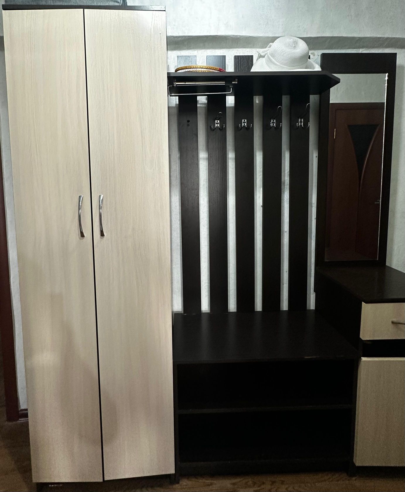 Продам шкаф для прихожей