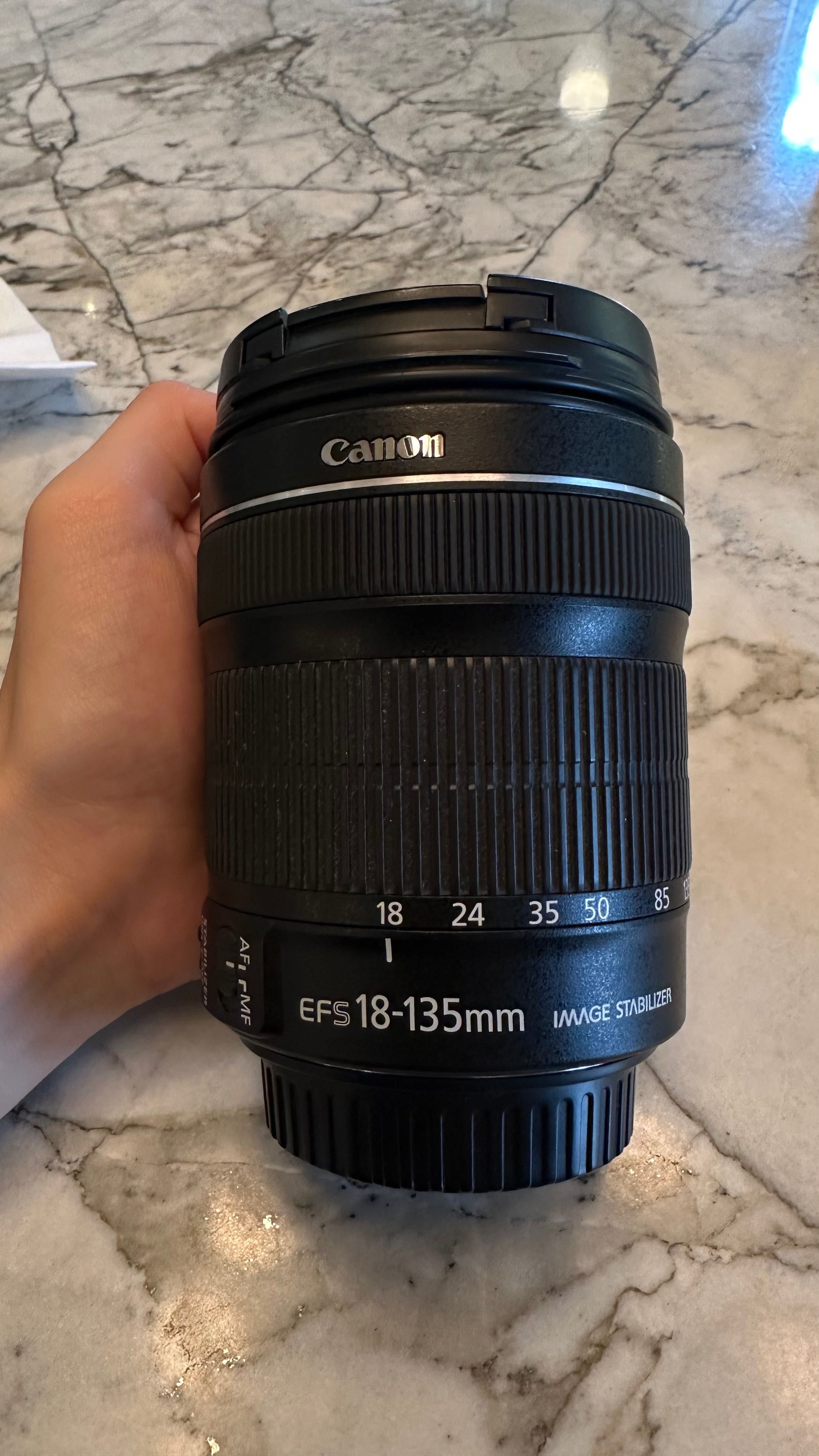 Canon Zoom Lens  EF-S 19-135 mm