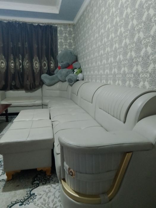 Yumshoq Divan sotiladi yaqinda olingan