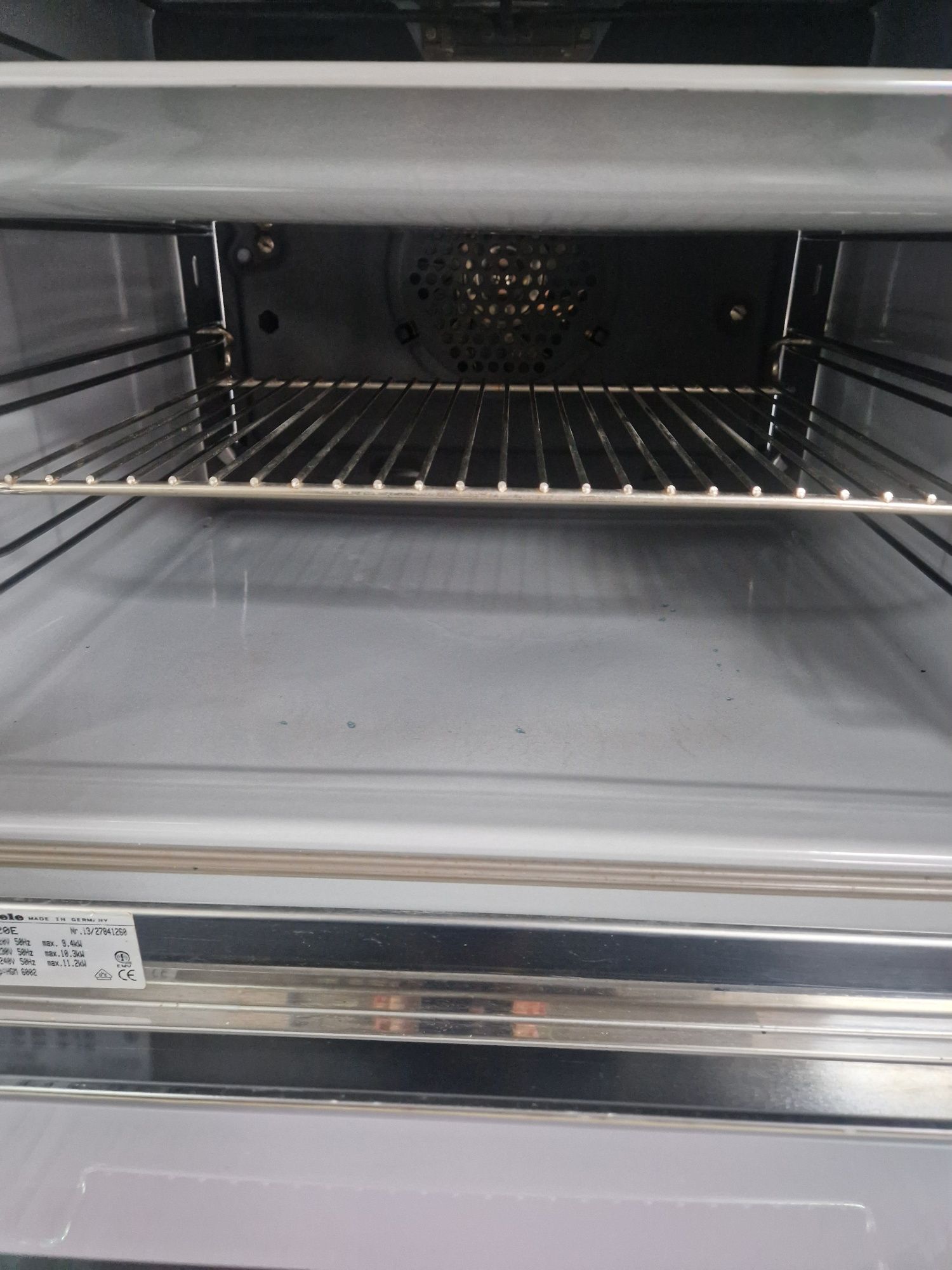 Фурна с котлони Miele