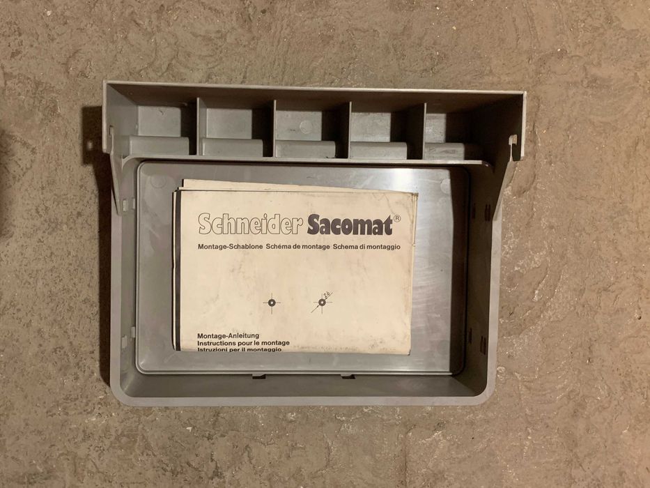 Строителни материали ел табло розетки кабелни канали surge протектор