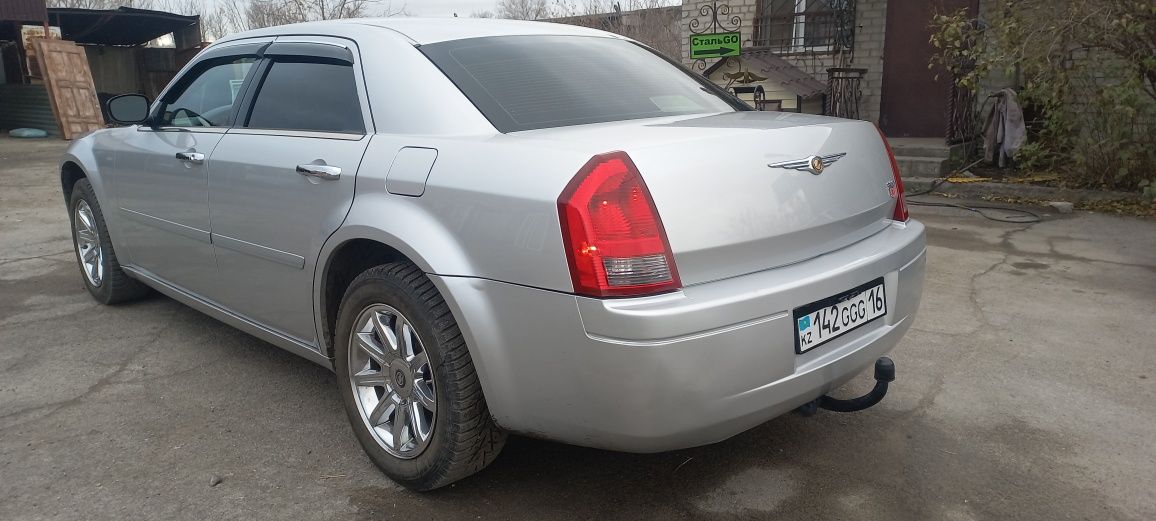 Продам крайслер 300С  в идеальном состоянии   все родное  !